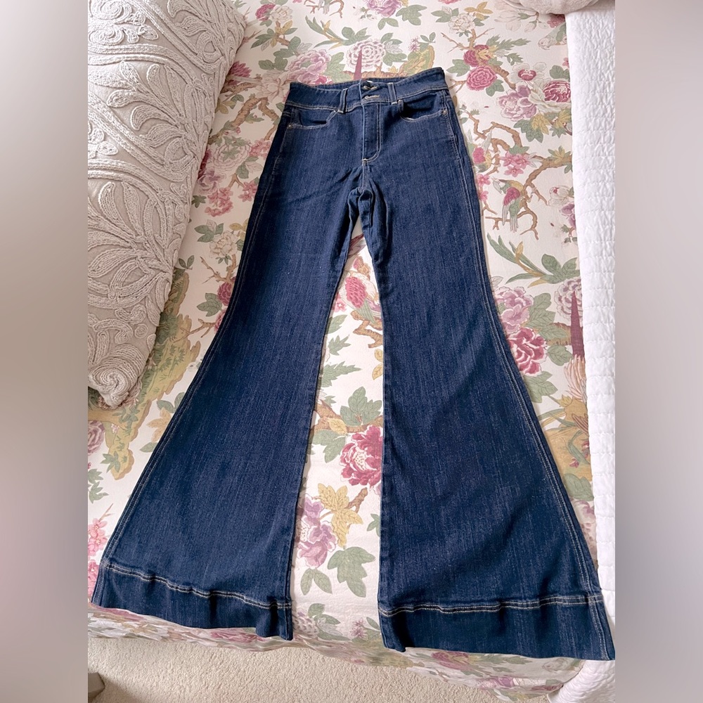 Alice+Olivia high waisted bell bottoms dark jeans